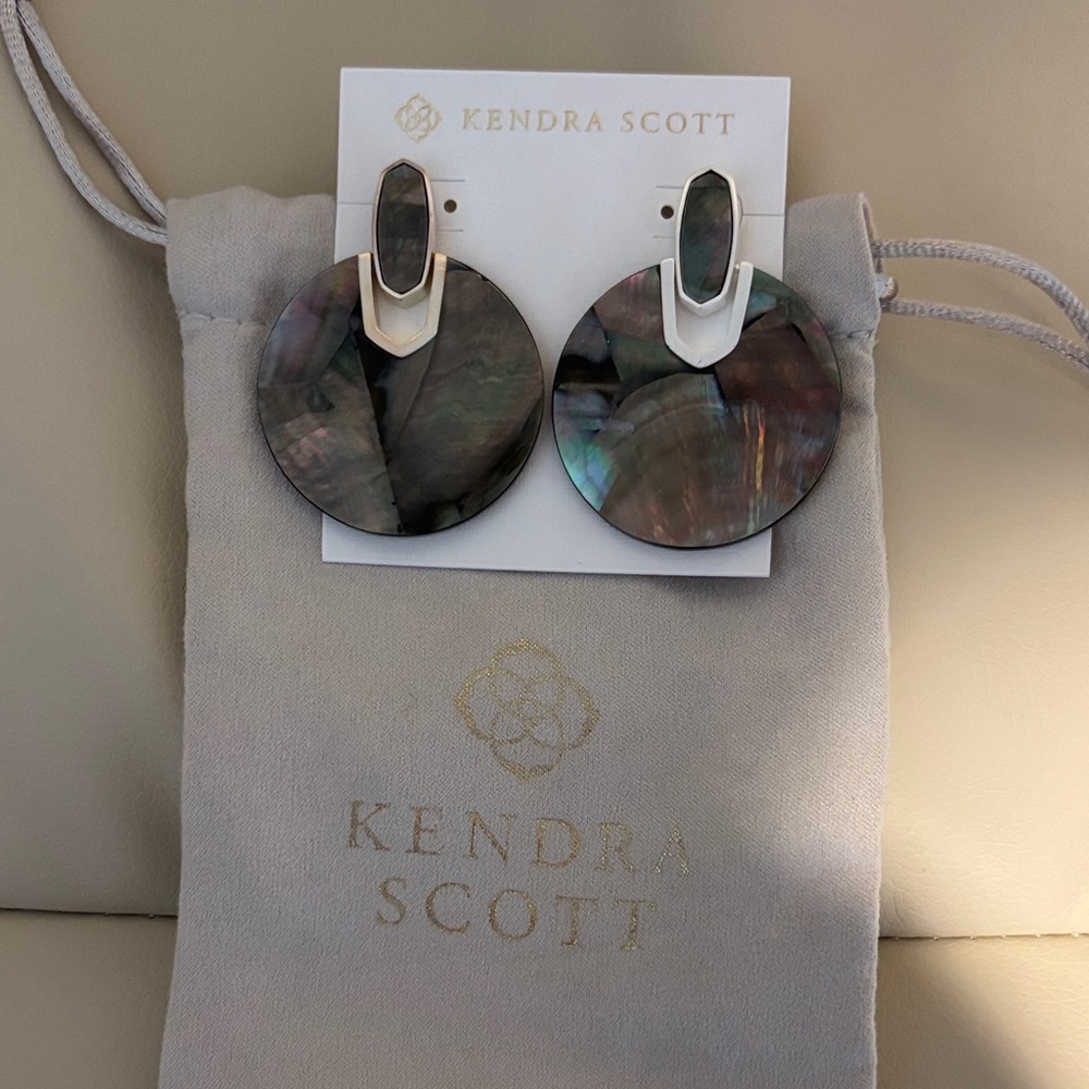 Kendra Scott Didi Earrings 🔮